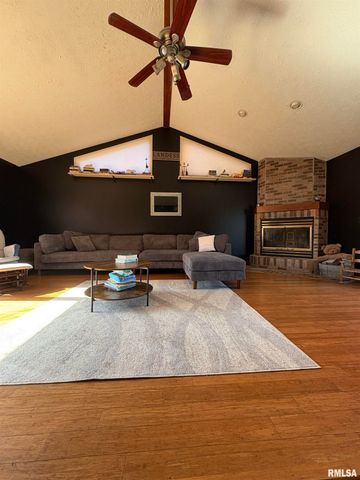 1014 PIONEER Drive, Jacksonville, IL 62650