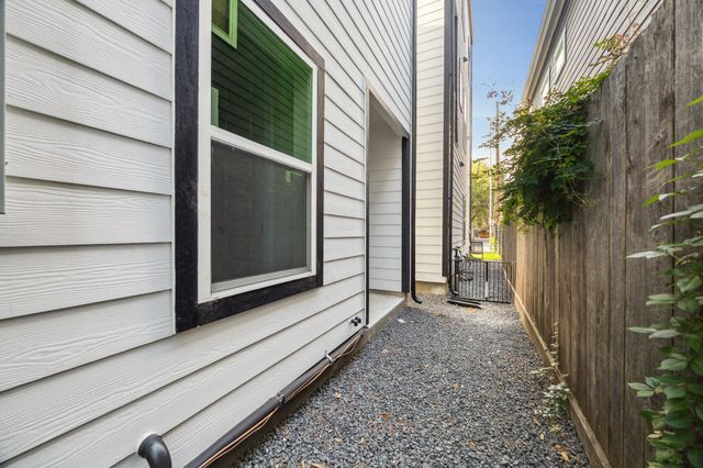 807 Martin Street D, Houston, TX 77018