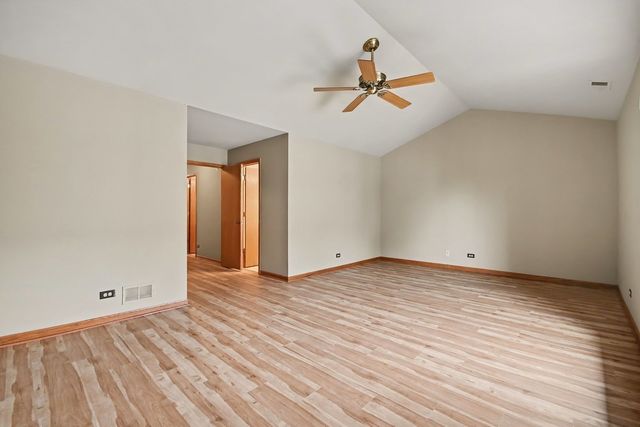3 4 Seasons Court, Elmhurst, IL 60126