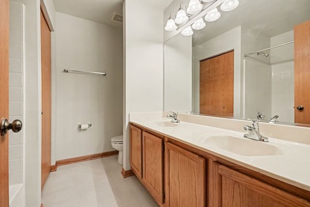3 4 Seasons Court, Elmhurst, IL 60126