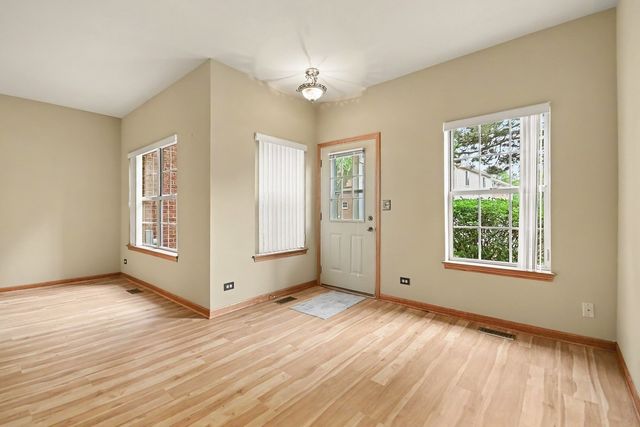 3 4 Seasons Court, Elmhurst, IL 60126
