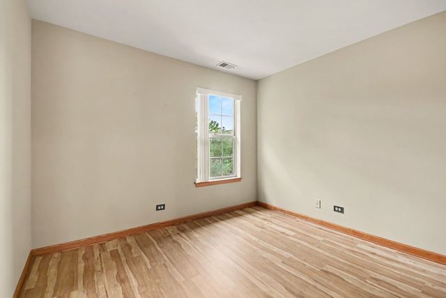 3 4 Seasons Court, Elmhurst, IL 60126
