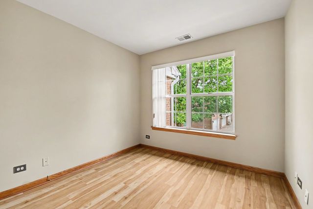 3 4 Seasons Court, Elmhurst, IL 60126