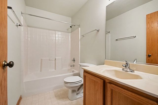 3 4 Seasons Court, Elmhurst, IL 60126