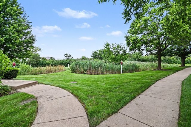 3 4 Seasons Court, Elmhurst, IL 60126