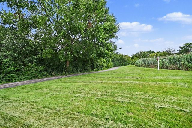 3 4 Seasons Court, Elmhurst, IL 60126