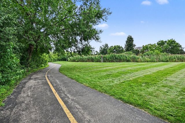 3 4 Seasons Court, Elmhurst, IL 60126