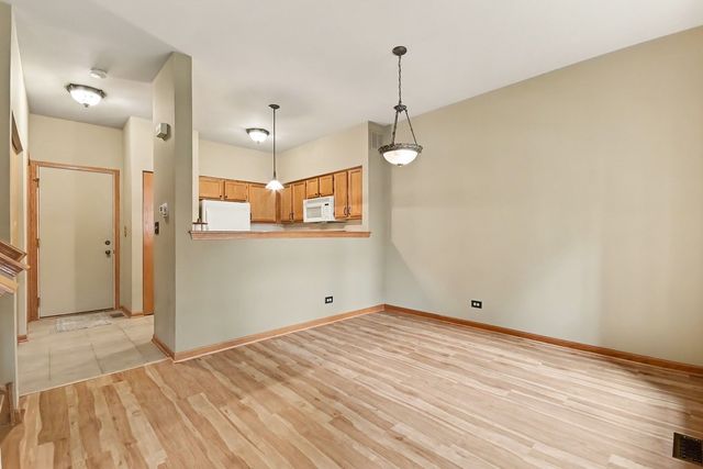 3 4 Seasons Court, Elmhurst, IL 60126