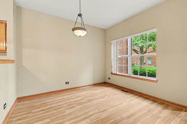 3 4 Seasons Court, Elmhurst, IL 60126
