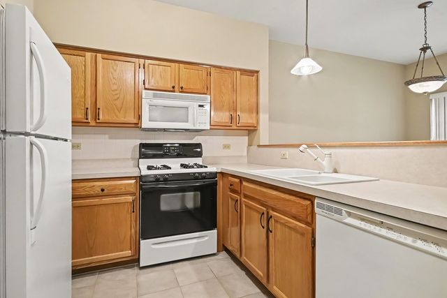 3 4 Seasons Court, Elmhurst, IL 60126
