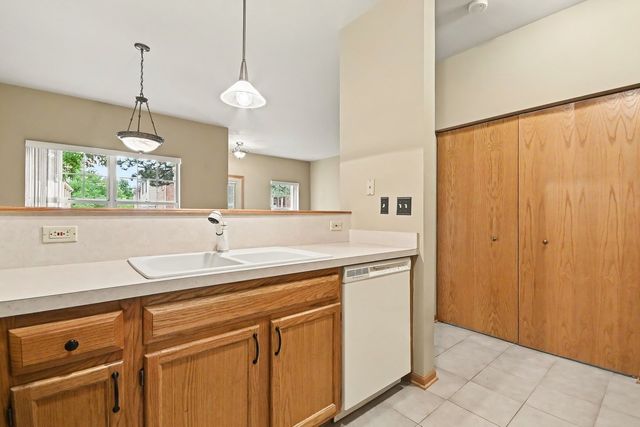3 4 Seasons Court, Elmhurst, IL 60126