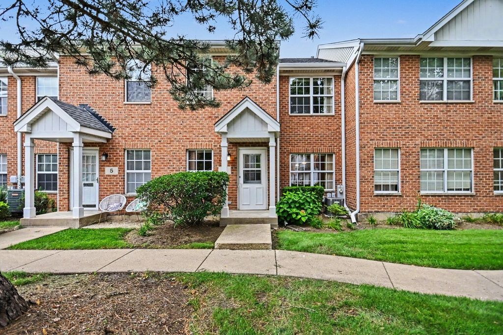 3 4 Seasons Court, Elmhurst, IL 60126