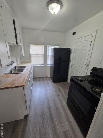 16590 Ilene Street, Detroit, MI 48221