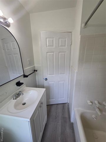 16590 Ilene Street, Detroit, MI 48221