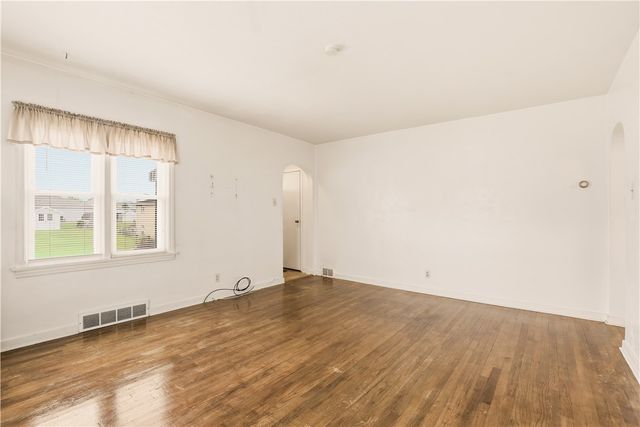 214 S Sycamore St, Mt Pleasant Boro, PA 15666