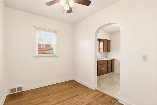 214 S Sycamore St, Mt Pleasant Boro, PA 15666