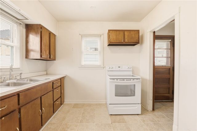 214 S Sycamore St, Mt Pleasant Boro, PA 15666