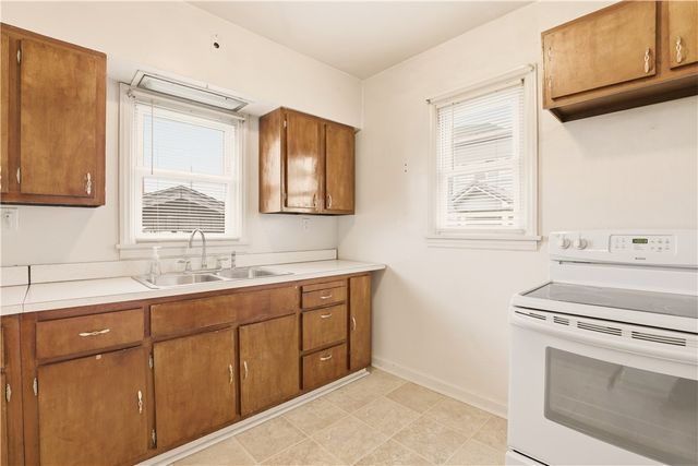214 S Sycamore St, Mt Pleasant Boro, PA 15666