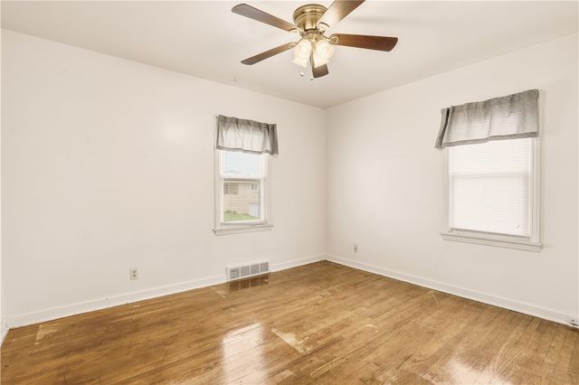 214 S Sycamore St, Mt Pleasant Boro, PA 15666