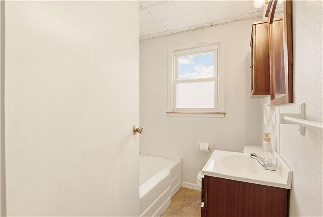 214 S Sycamore St, Mt Pleasant Boro, PA 15666