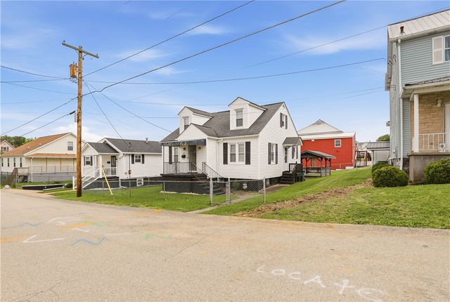 214 S Sycamore St, Mt Pleasant Boro, PA 15666