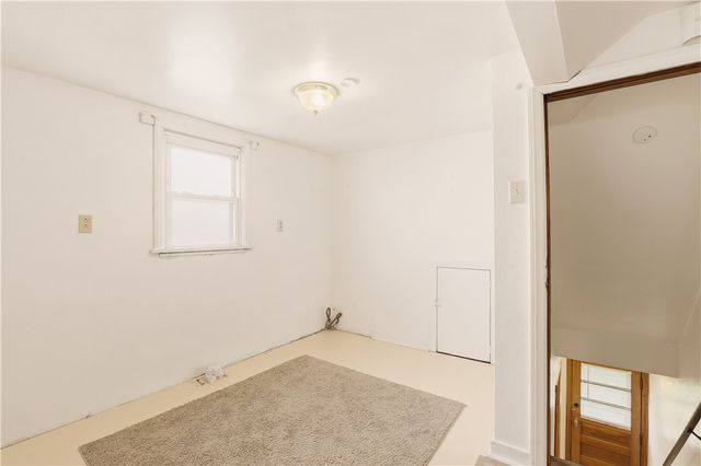 214 S Sycamore St, Mt Pleasant Boro, PA 15666