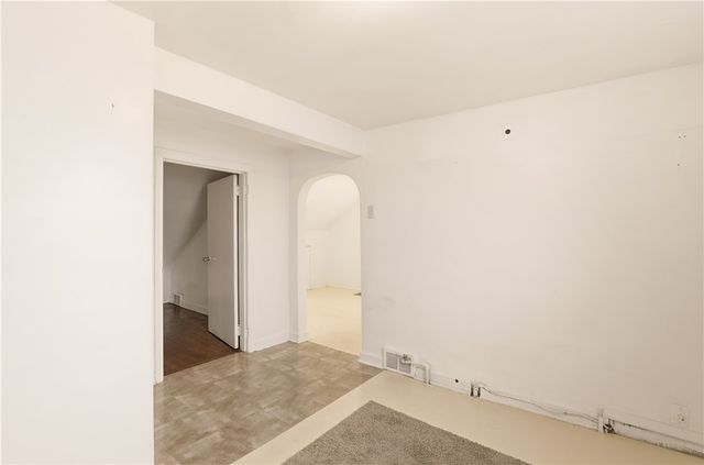 214 S Sycamore St, Mt Pleasant Boro, PA 15666