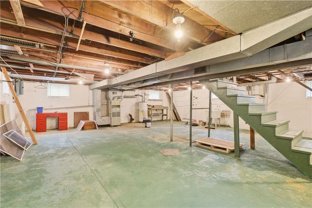 214 S Sycamore St, Mt Pleasant Boro, PA 15666