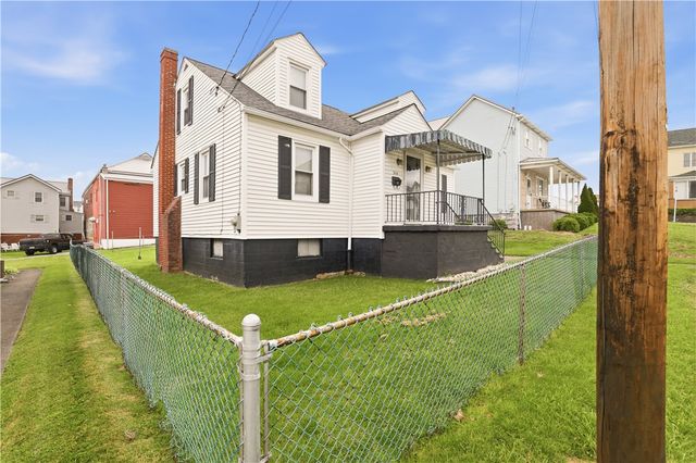 214 S Sycamore St, Mt Pleasant Boro, PA 15666