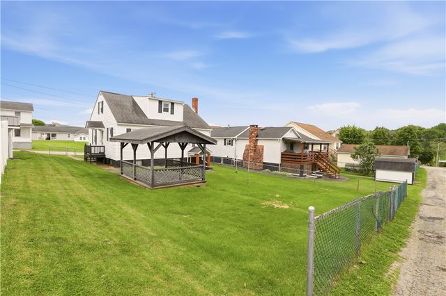 214 S Sycamore St, Mt Pleasant Boro, PA 15666