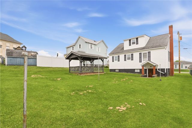 214 S Sycamore St, Mt Pleasant Boro, PA 15666