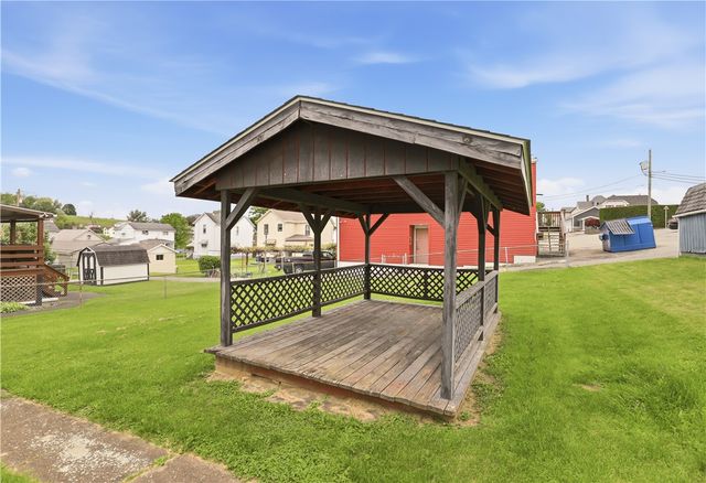 214 S Sycamore St, Mt Pleasant Boro, PA 15666