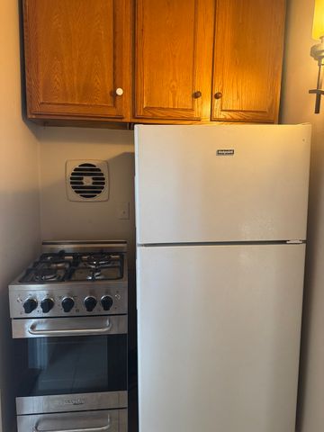 21 State 4, Marblehead, MA 01945