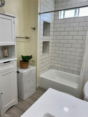1205 S Flower, Santa Ana, CA 92707
