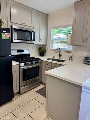1205 S Flower, Santa Ana, CA 92707