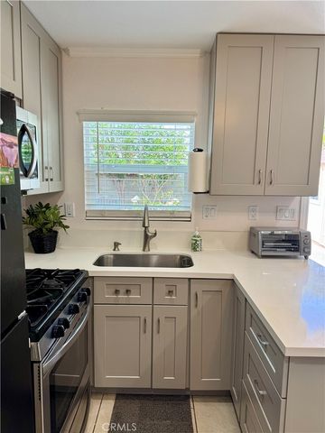 1205 S Flower, Santa Ana, CA 92707
