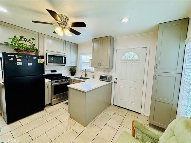 1205 S Flower, Santa Ana, CA 92707