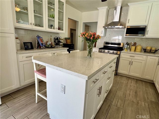 1205 S Flower, Santa Ana, CA 92707