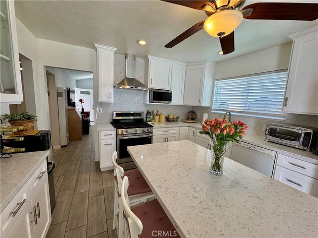 1205 S Flower, Santa Ana, CA 92707