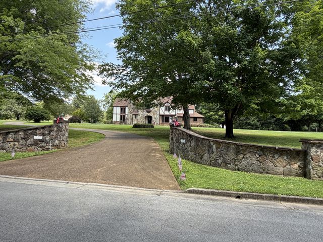 202 Oak Hill Dr, Mcminnville, TN 37110