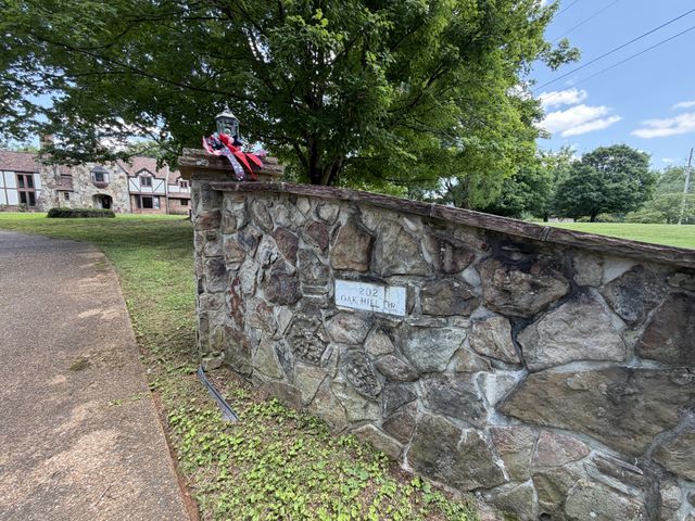 202 Oak Hill Dr, Mcminnville, TN 37110