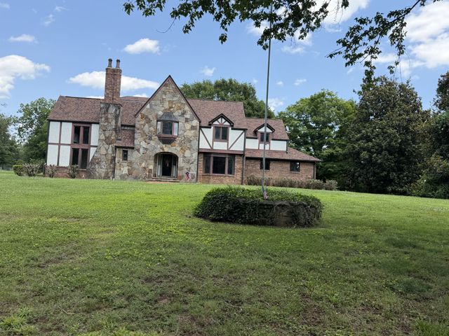 202 Oak Hill Dr, Mcminnville, TN 37110