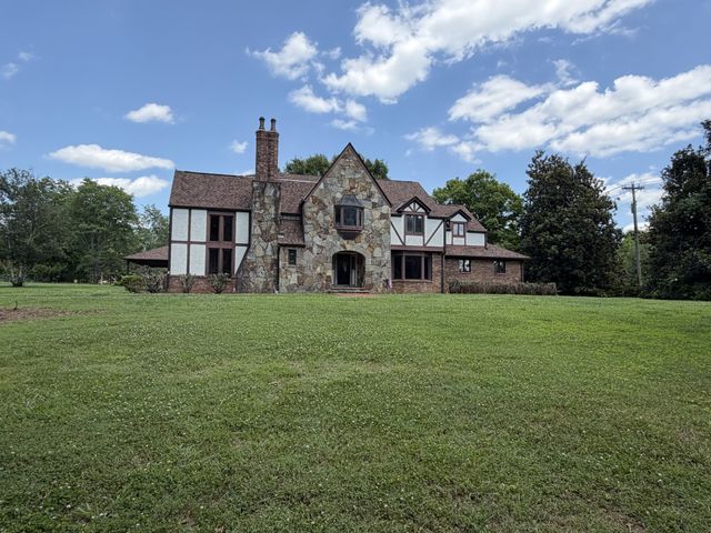 202 Oak Hill Dr, Mcminnville, TN 37110