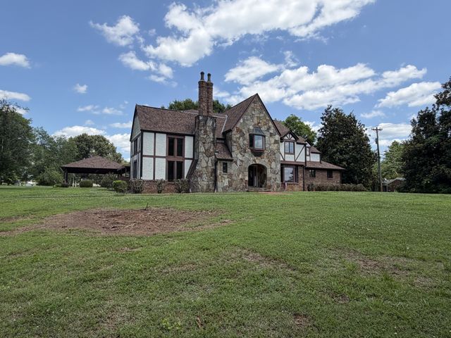 202 Oak Hill Dr, Mcminnville, TN 37110
