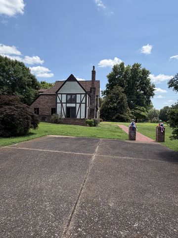 202 Oak Hill Dr, Mcminnville, TN 37110