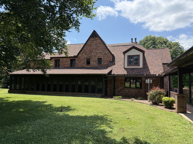 202 Oak Hill Dr, Mcminnville, TN 37110