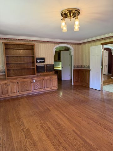 202 Oak Hill Dr, Mcminnville, TN 37110