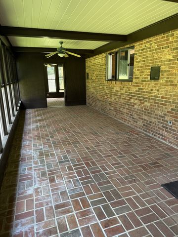202 Oak Hill Dr, Mcminnville, TN 37110