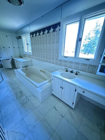 202 Oak Hill Dr, Mcminnville, TN 37110