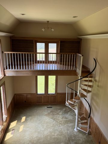 202 Oak Hill Dr, Mcminnville, TN 37110
